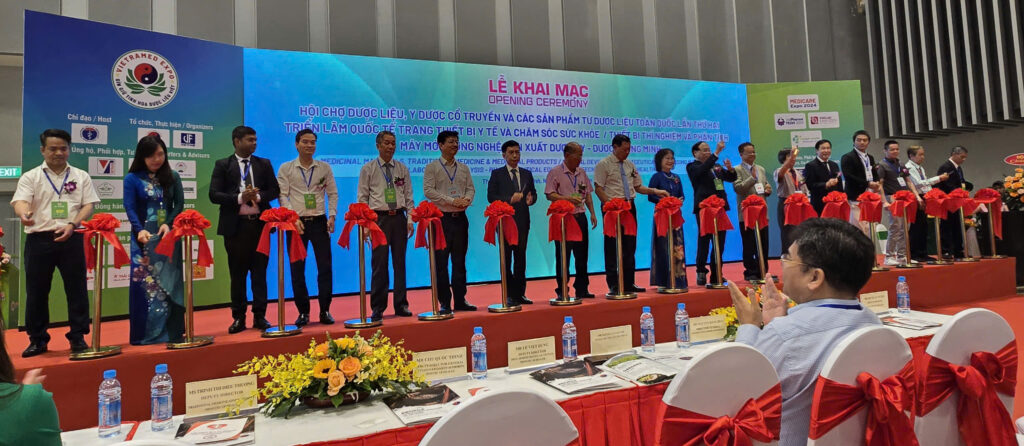 Khai mac Hoi cho Duoc lieu 2024