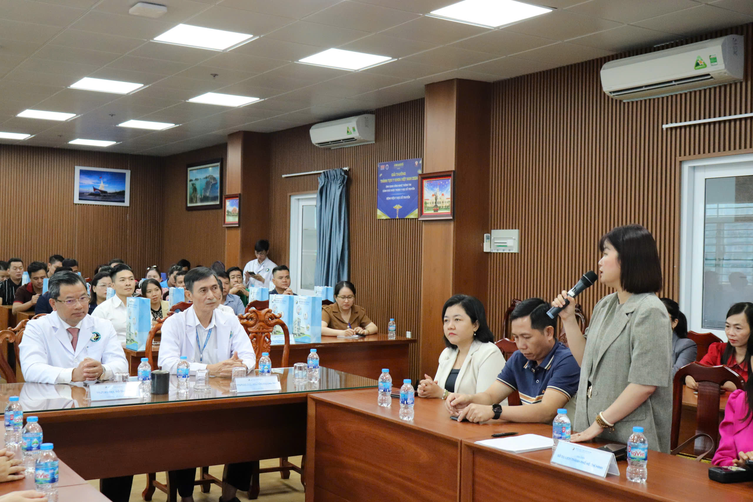 b816db94 2e7e 418d 8a42 fd2170fa5eeb